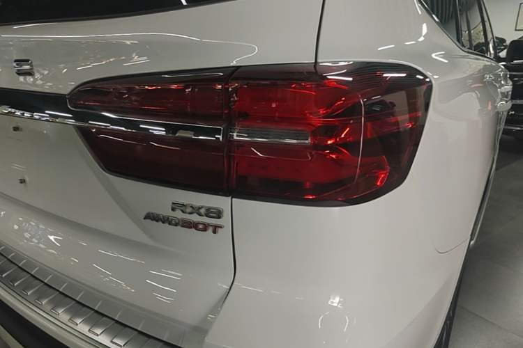 Used Roewe RX8 2018 30T Smart Connectivity All-Wheel Drive Supreme Edition Right Rear Taillight