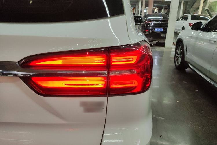 Used Roewe RX8 2018 30T Smart Connectivity Two-Wheel Drive Flagship Edition Right Rear Taillight