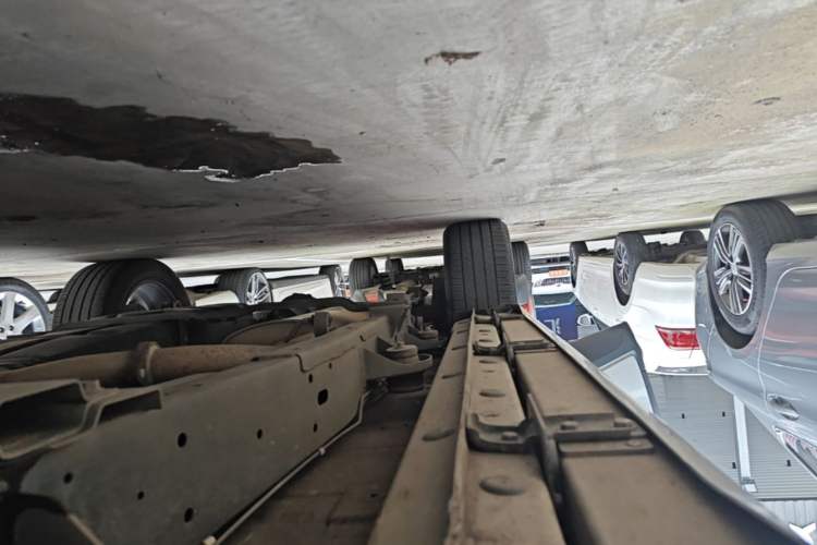 Used Roewe RX8 2018 30T Smart Connectivity All-Wheel Drive Supreme Edition Right Side Sill