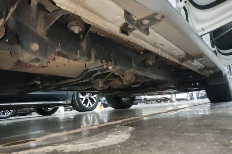 Used Roewe RX8 2018 30T Smart Connectivity Two-Wheel Drive Flagship Edition Right Side Sill