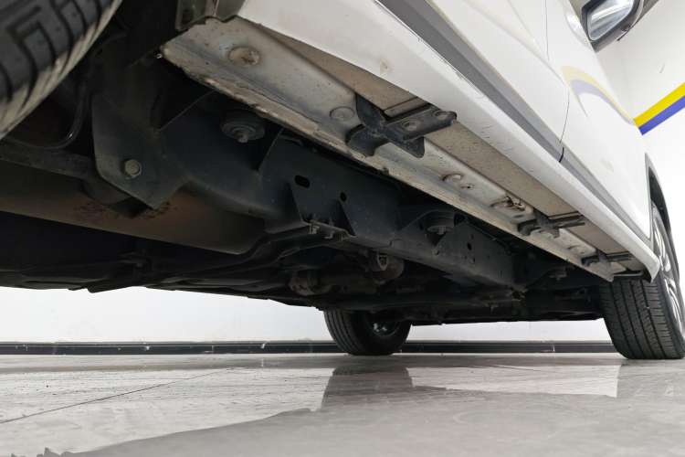 Used Roewe RX8 2018 30T Smart Connectivity Two-Wheel Drive Flagship Edition Right Side Sill