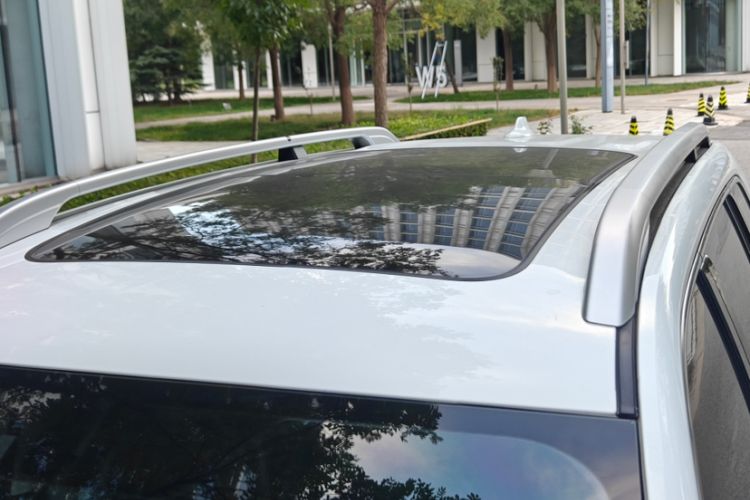 Used Roewe RX8 2018 30T Smart Connectivity Two-Wheel Drive Flagship Edition Roof