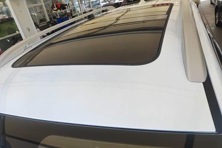 Used Roewe RX8 2018 30T Smart Connectivity All-Wheel Drive Supreme Edition Roof