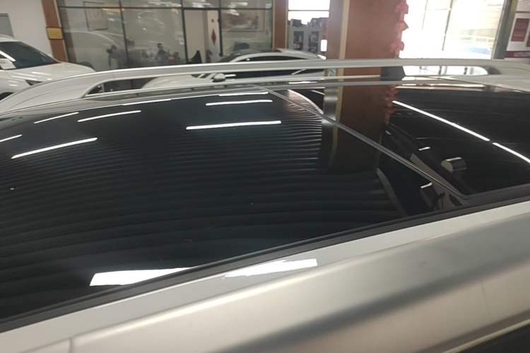 Used Roewe RX8 2018 30T Smart Connectivity All-Wheel Drive Supreme Edition Roof