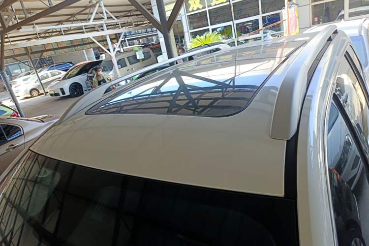 Used Roewe RX8 2018 30T Smart Connectivity All-Wheel Drive Supreme Edition Roof