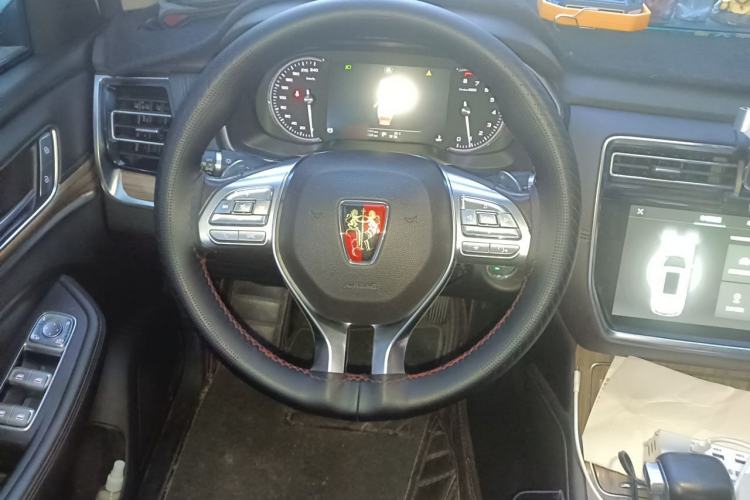 Used Roewe RX8 2018 30T Smart Connectivity Two-Wheel Drive Flagship Edition Steering Wheel