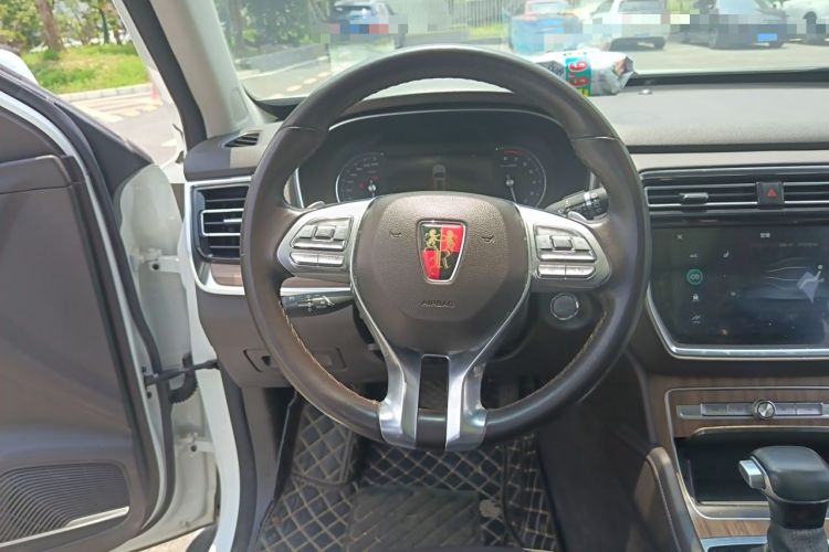 Used Roewe RX8 2018 30T Smart Connectivity Two-Wheel Drive Flagship Edition Steering Wheel