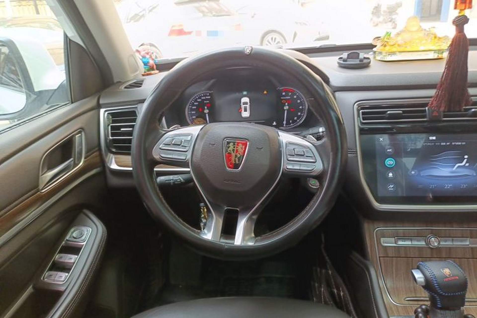 Used Roewe RX8 2018 30T Smart Connectivity Two-Wheel Drive Flagship Edition Steering Wheel
