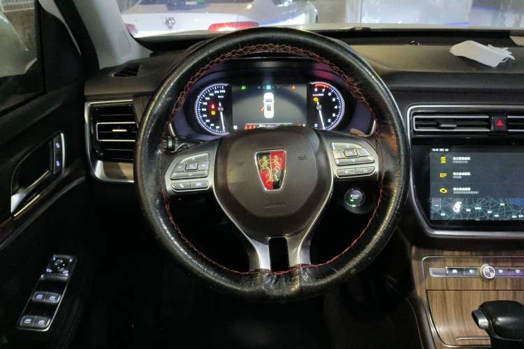 Used Roewe RX8 2018 30T Smart Connectivity Four-Wheel Drive Flagship Edition Steering Wheel
