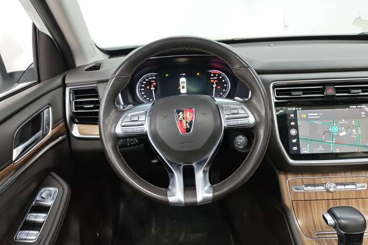 Used Roewe RX8 2018 30T Smart Connectivity Two-Wheel Drive Flagship Edition Steering Wheel