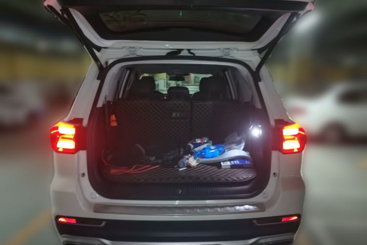 Used Roewe RX8 2018 30T Smart Connectivity Four-Wheel Drive Flagship Edition Trunk
