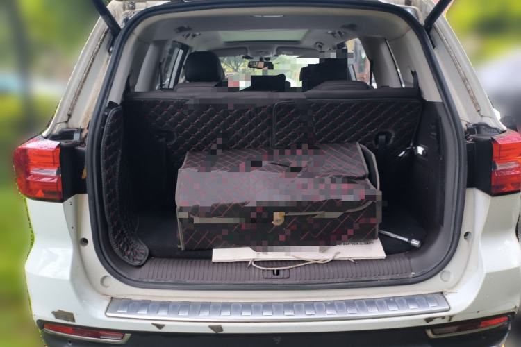 Used Roewe RX8 2018 30T Smart Connectivity Two-Wheel Drive Flagship Edition Trunk