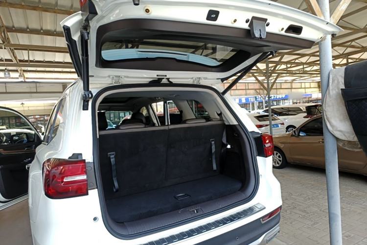 Used Roewe RX8 2018 30T Smart Connectivity All-Wheel Drive Supreme Edition Trunk