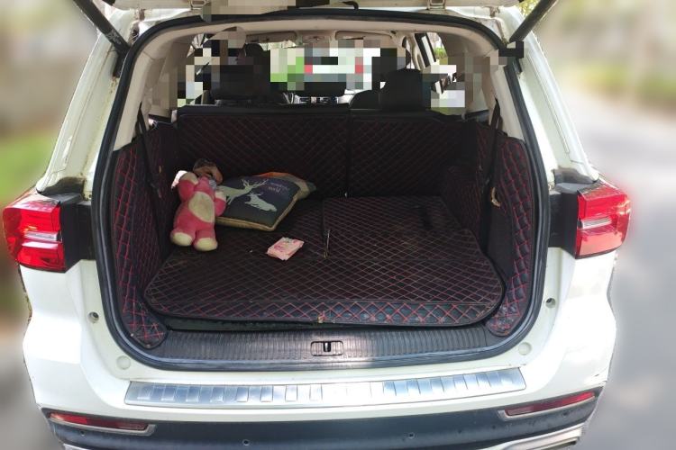 Used Roewe RX8 2018 30T Smart Connectivity Two-Wheel Drive Flagship Edition Trunk