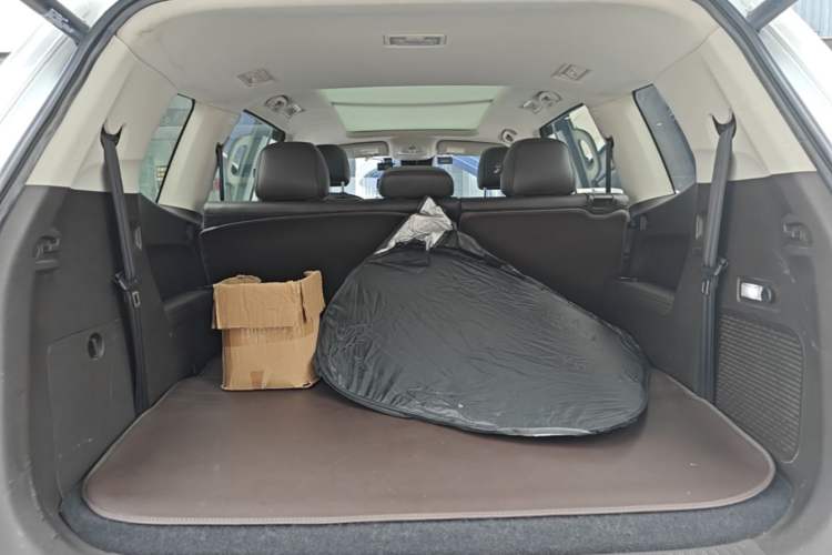 Used Roewe RX8 2018 30T Smart Connectivity All-Wheel Drive Supreme Edition Trunk