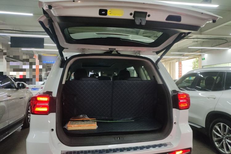 Used Roewe RX8 2018 30T Smart Connectivity Two-Wheel Drive Flagship Edition Trunk