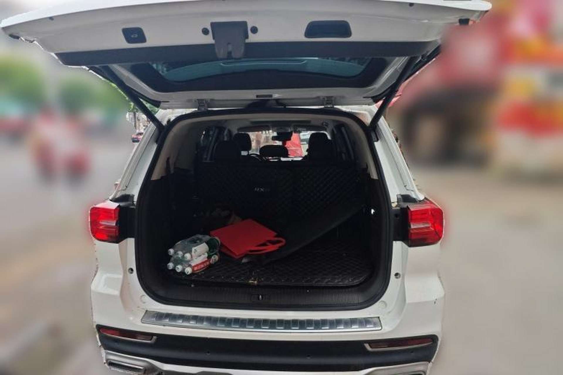 Used Roewe RX8 2018 30T Smart Connectivity Two-Wheel Drive Flagship Edition Trunk