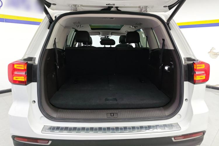Used Roewe RX8 2018 30T Smart Connectivity Two-Wheel Drive Flagship Edition Trunk