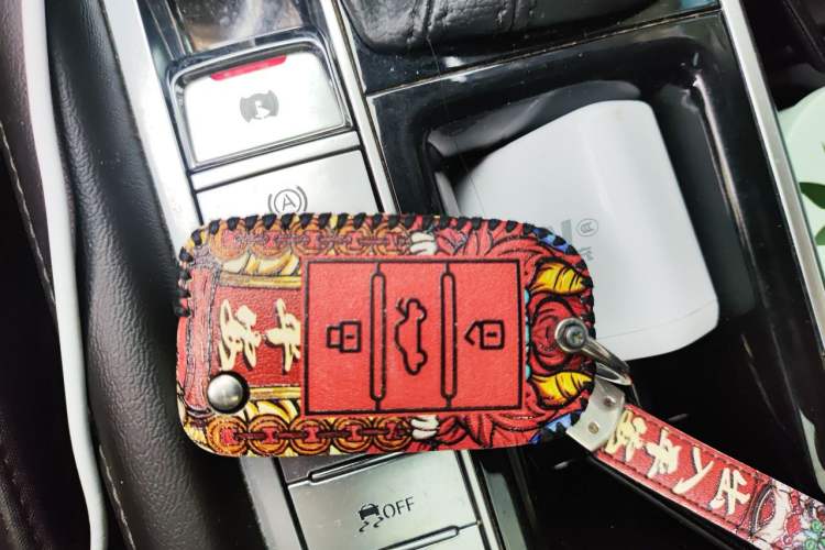 Used Roewe RX8 2018 30T Smart Connectivity Two-Wheel Drive Supreme Edition Vehicle Key