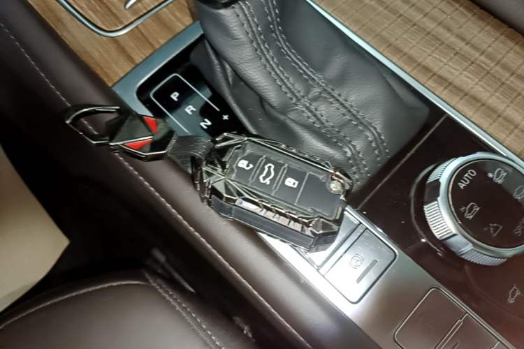 Used Roewe RX8 2018 30T Smart Connectivity All-Wheel Drive Supreme Edition Vehicle Key