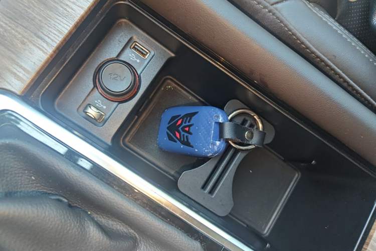 Used Roewe RX8 2018 30T Smart Connectivity All-Wheel Drive Supreme Edition Vehicle Key
