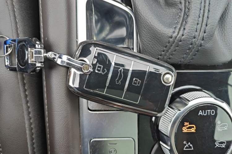 Used Roewe RX8 2018 30T Smart Connectivity All-Wheel Drive Supreme Edition Vehicle Key