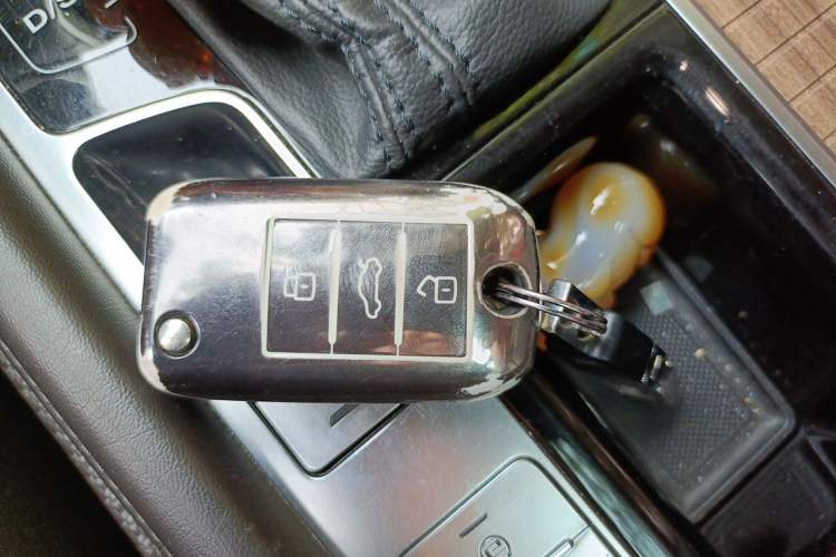 Used Roewe RX8 2018 30T Smart Connectivity Two-Wheel Drive Flagship Edition Vehicle Key