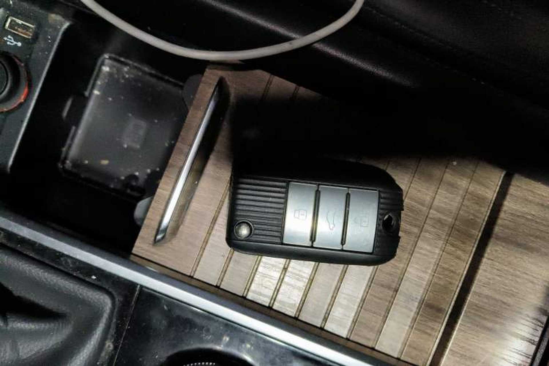 Used Roewe RX8 2018 30T Smart Connectivity Four-Wheel Drive Flagship Edition Vehicle Key