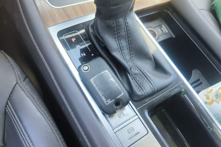 Used Roewe RX8 2018 30T Smart Connectivity Two-Wheel Drive Supreme Edition Vehicle Key