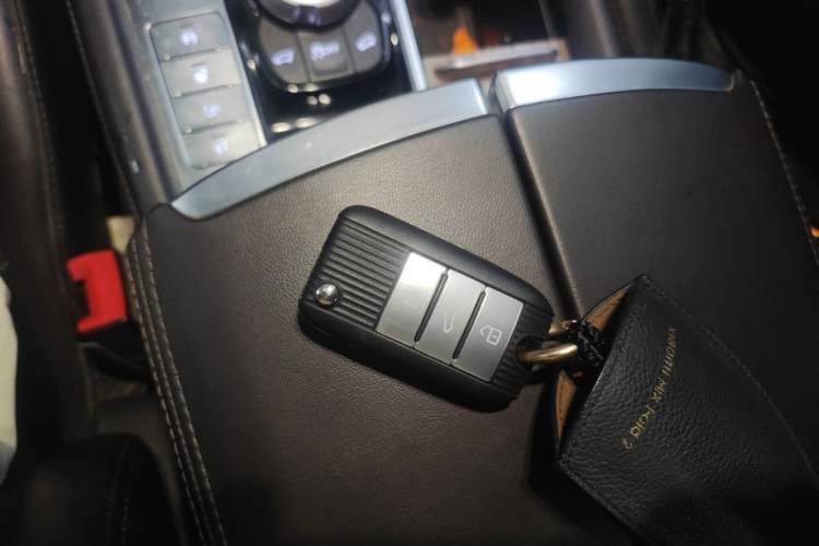 Used Roewe RX8 2018 30T Smart Connectivity Four-Wheel Drive Flagship Edition Vehicle Key