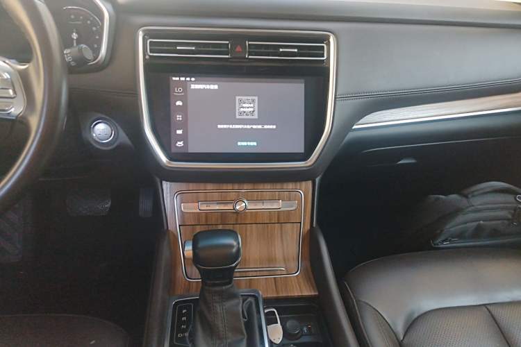 Used Roewe RX8 2019 30T Smart Connectivity Two-Wheel Drive Supreme Flagship Edition Audio And AC Panel