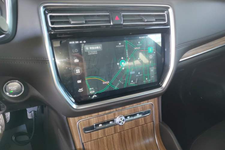 Used Roewe RX8 2019 30T Smart Connectivity Two-Wheel Drive Supreme Flagship Edition Audio And AC Panel