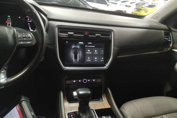 Used Roewe RX8 2019 30T Smart Connectivity Two-Wheel Drive Supreme Flagship Edition Audio And AC Panel