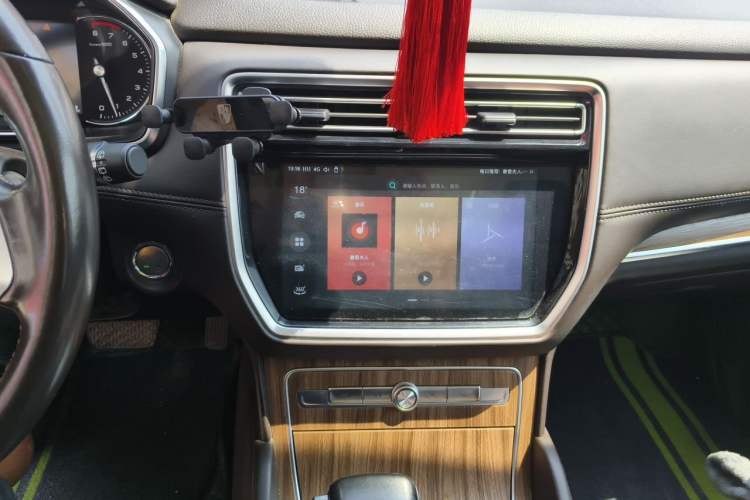 Used Roewe RX8 2019 30T Smart Connectivity Four-Wheel Drive Supreme Flagship Edition Audio And AC Panel