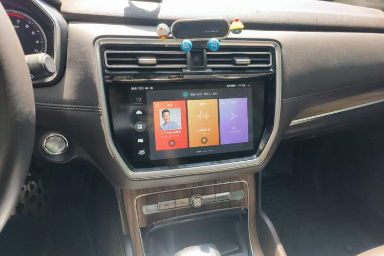 Used Roewe RX8 2019 30T Smart Connectivity Two-Wheel Drive Supreme Flagship Edition Audio And AC Panel