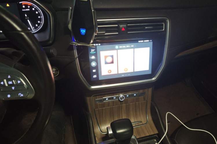 Used Roewe RX8 2019 30T Smart Connectivity Two-Wheel Drive Supreme Flagship Edition Audio And AC Panel