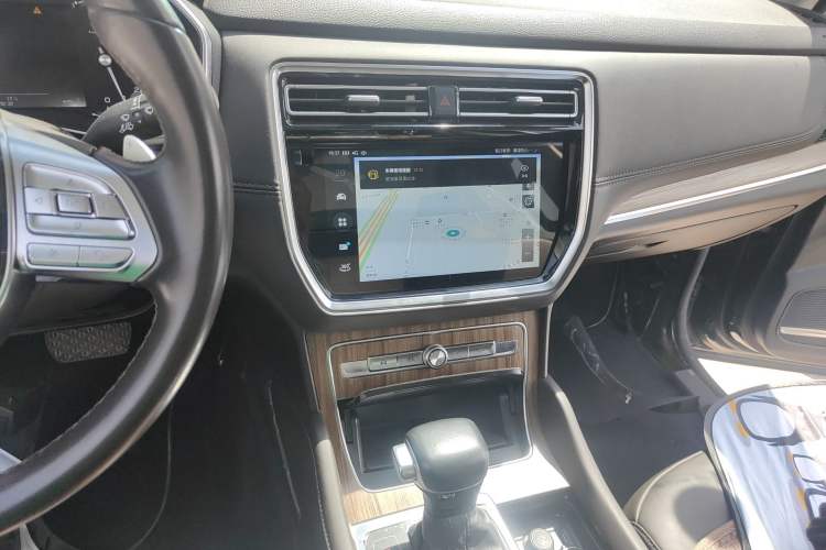 Used Roewe RX8 2019 30T Smart Connectivity Four-Wheel Drive Supreme Flagship Edition Audio And AC Panel