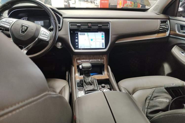 Used Roewe RX8 2019 30T Smart Connectivity Two-Wheel Drive Supreme Flagship Edition Audio And AC Panel