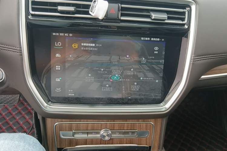 Used Roewe RX8 2019 30T Smart Connectivity Two-Wheel Drive Supreme Flagship Edition Audio And AC Panel