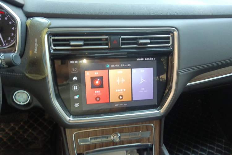 Used Roewe RX8 2019 30T Smart Connectivity Two-Wheel Drive Supreme Flagship Edition Audio And AC Panel