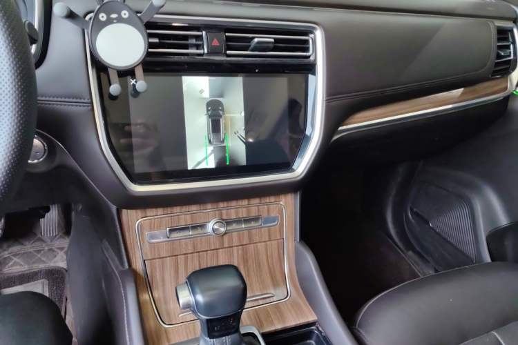 Used Roewe RX8 2019 30T Smart Connectivity Four-Wheel Drive Supreme Flagship Edition Audio And AC Panel