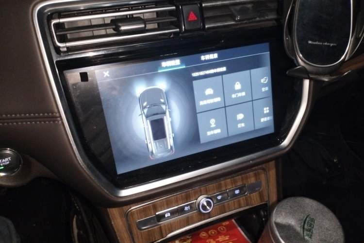 Used Roewe RX8 2019 30T Smart Connectivity Two-Wheel Drive Supreme Flagship Edition Audio And AC Panel