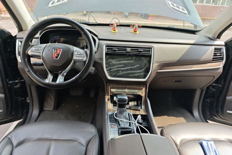 Used Roewe RX8 2019 30T Smart Connectivity Two-Wheel Drive Supreme Flagship Edition Center Console