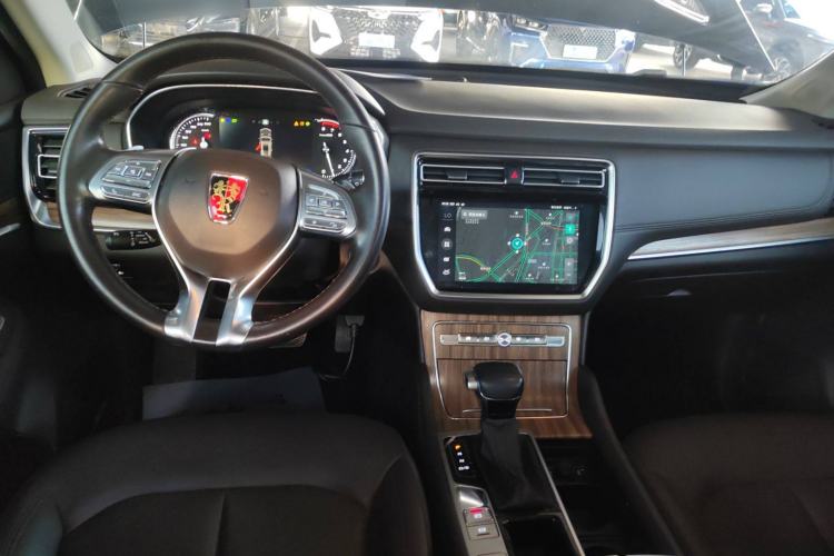 Used Roewe RX8 2019 30T Smart Connectivity Two-Wheel Drive Supreme Flagship Edition Center Console