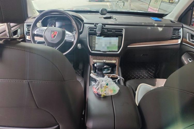 Used Roewe RX8 2019 30T Smart Connectivity Two-Wheel Drive Supreme Flagship Edition Center Console