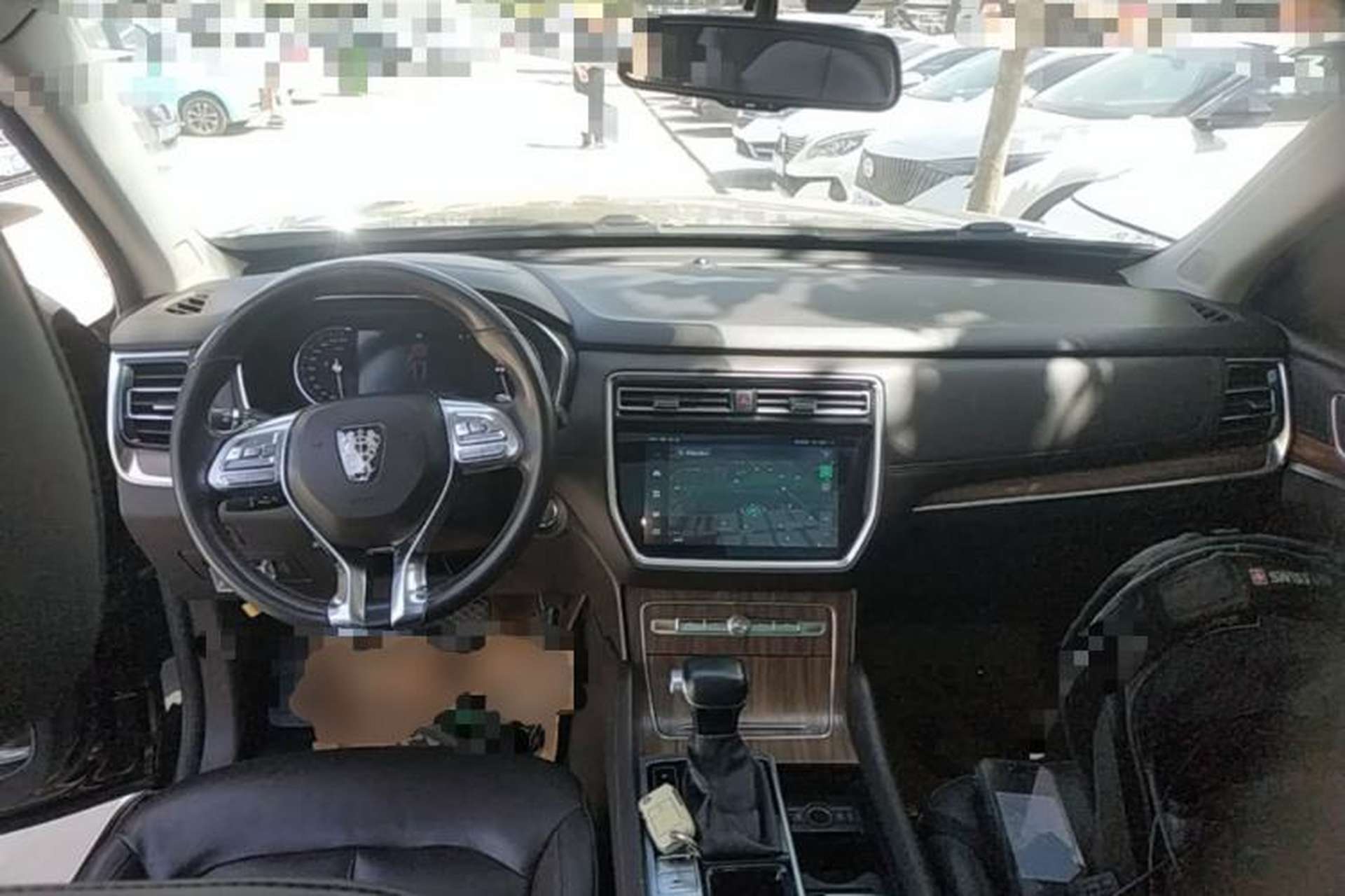 Used Roewe RX8 2019 30T Smart Connectivity Two-Wheel Drive Supreme Flagship Edition Center Console