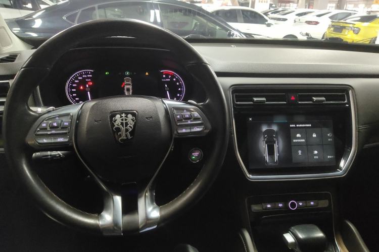 Used Roewe RX8 2019 30T Smart Connectivity Two-Wheel Drive Supreme Flagship Edition Center Console