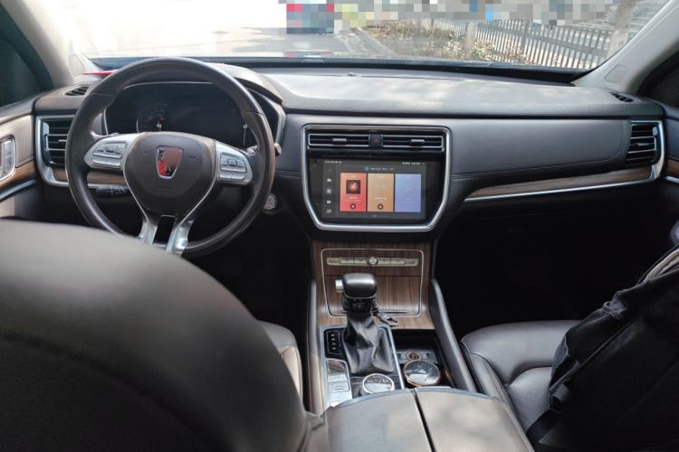 Used Roewe RX8 2019 30T Smart Connectivity Four-Wheel Drive Supreme Flagship Edition Center Console