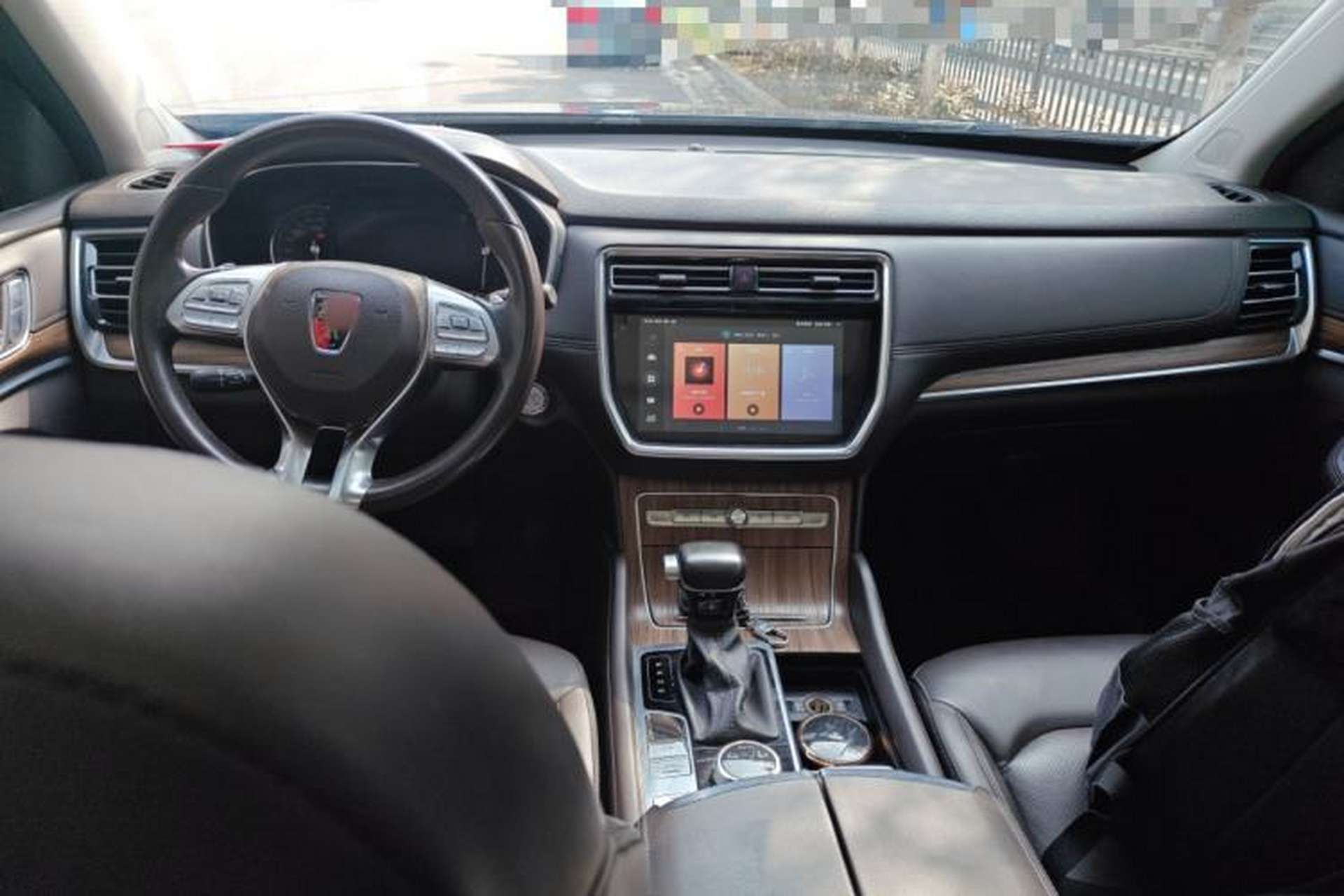 Used Roewe RX8 2019 30T Smart Connectivity Four-Wheel Drive Supreme Flagship Edition Center Console