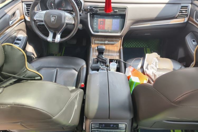 Used Roewe RX8 2019 30T Smart Connectivity Four-Wheel Drive Supreme Flagship Edition Center Console